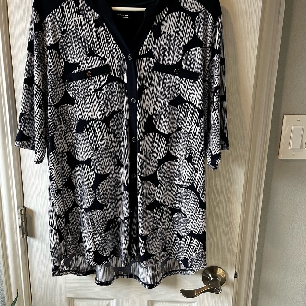 Plus size navy & white print top